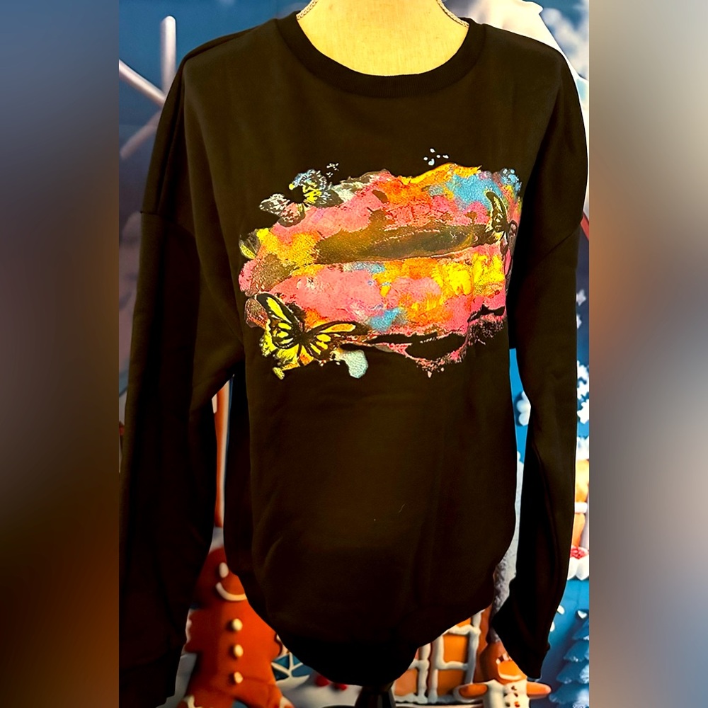 NWOT XL sweatshirt in black with a bright butterfly scene.